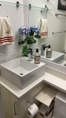 4728 Duchess Street, Vancouver, BC - Indoor Photo Showing Bathroom