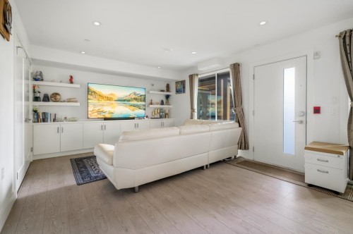 4728 Duchess Street, Vancouver, BC - Indoor Photo Showing Living Room