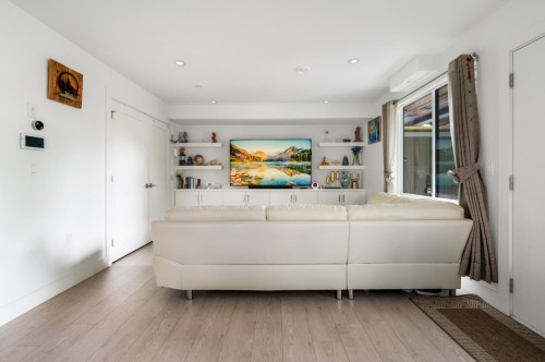 4728 Duchess Street, Vancouver, BC - Indoor