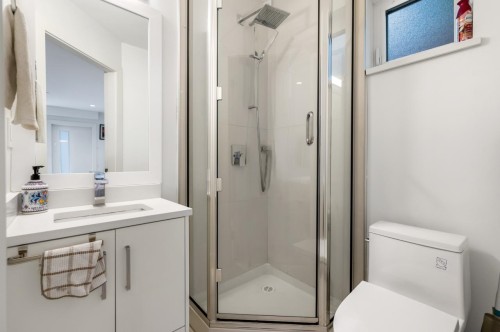 4728 Duchess Street, Vancouver, BC - Indoor Photo Showing Bathroom