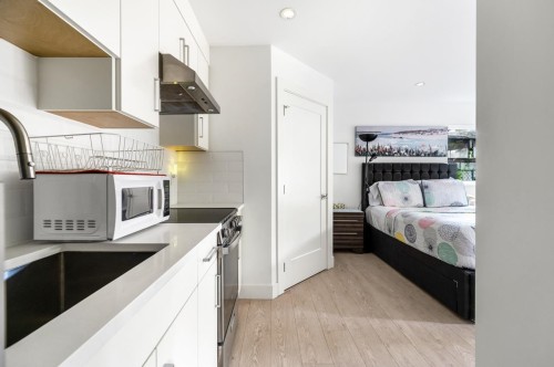 4728 Duchess Street, Vancouver, BC - Indoor Photo Showing Kitchen