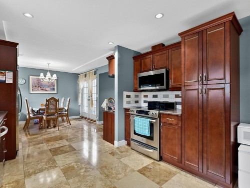 937 Kinsac Street, Coquitlam, BC - Indoor Photo Showing Kitchen