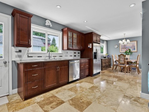 937 Kinsac Street, Coquitlam, BC - Indoor Photo Showing Kitchen