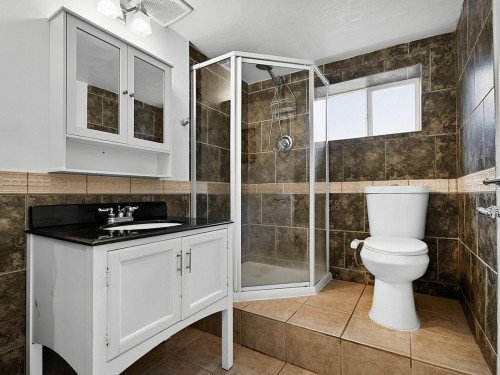 937 Kinsac Street, Coquitlam, BC - Indoor Photo Showing Bathroom
