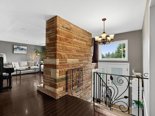937 Kinsac Street, Coquitlam, BC - Indoor Photo Showing Other Room