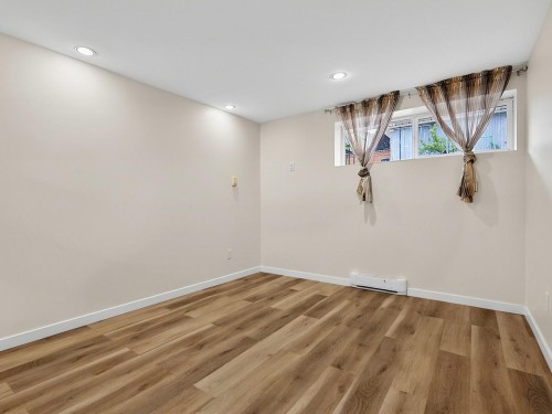937 Kinsac Street, Coquitlam, BC - Indoor Photo Showing Other Room