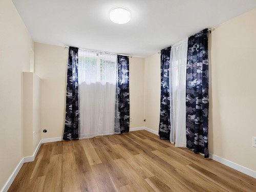 937 Kinsac Street, Coquitlam, BC - Indoor Photo Showing Other Room