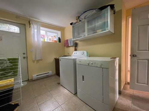 937 Kinsac Street, Coquitlam, BC - Indoor Photo Showing Laundry Room