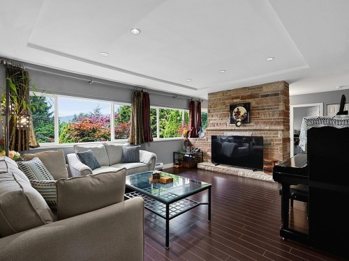 937 Kinsac Street, Coquitlam, BC - Indoor Photo Showing Living Room With Fireplace