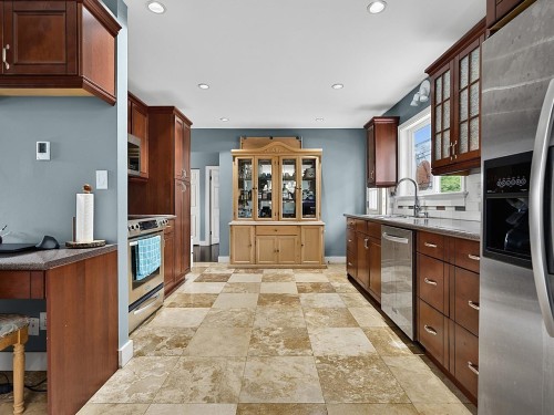 937 Kinsac Street, Coquitlam, BC - Indoor Photo Showing Other Room