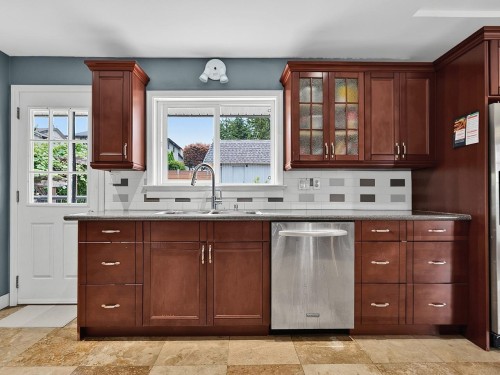 937 Kinsac Street, Coquitlam, BC - Indoor Photo Showing Kitchen