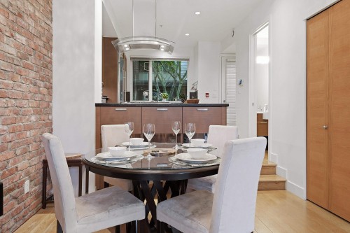 27-230 Salter Street, New Westminster, BC - Indoor Photo Showing Dining Room