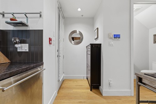 27-230 Salter Street, New Westminster, BC - Indoor Photo Showing Other Room