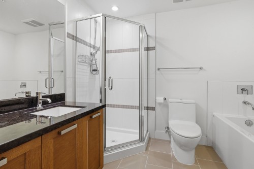 27-230 Salter Street, New Westminster, BC - Indoor Photo Showing Bathroom