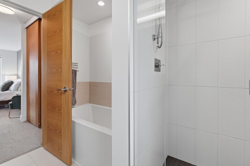 27-230 Salter Street, New Westminster, BC - Indoor Photo Showing Bathroom