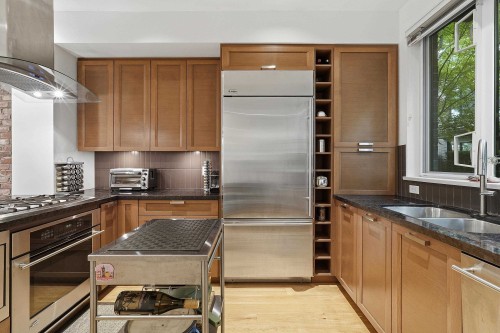 27-230 Salter Street, New Westminster, BC - Indoor Photo Showing Kitchen With Stainless Steel Kitchen With Double Sink