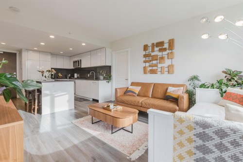 1305-3096 Windsor Gate, Coquitlam, BC - Indoor Photo Showing Living Room