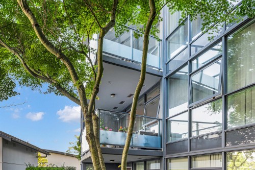 501-2225 Holdom Avenue, Burnaby, BC - Outdoor With Balcony