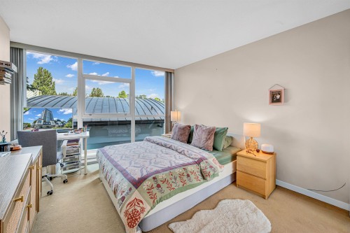 501-2225 Holdom Avenue, Burnaby, BC - Indoor Photo Showing Bedroom