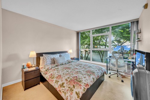 501-2225 Holdom Avenue, Burnaby, BC - Indoor Photo Showing Bedroom
