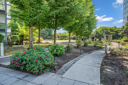 501-2225 Holdom Avenue, Burnaby, BC - Outdoor