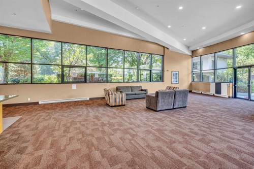 501-2225 Holdom Avenue, Burnaby, BC - Indoor Photo Showing Other Room