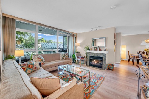 501-2225 Holdom Avenue, Burnaby, BC - Indoor Photo Showing Living Room With Fireplace