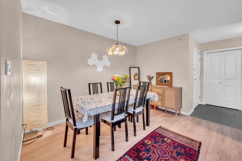 501-2225 Holdom Avenue, Burnaby, BC - Indoor Photo Showing Dining Room