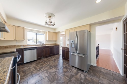 1266 Hudson Street, Coquitlam, BC - Indoor Photo Showing Kitchen