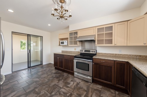 1266 Hudson Street, Coquitlam, BC - Indoor Photo Showing Kitchen