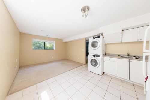 1266 Hudson Street, Coquitlam, BC - Indoor Photo Showing Laundry Room