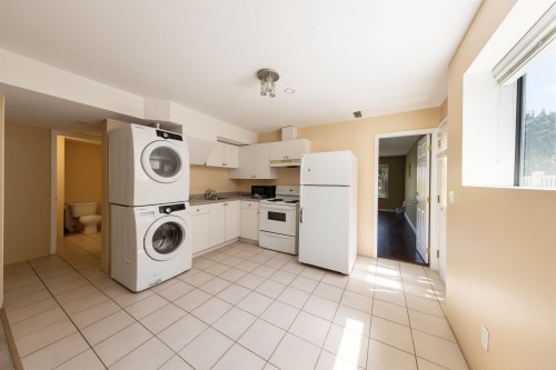 1266 Hudson Street, Coquitlam, BC - Indoor Photo Showing Laundry Room