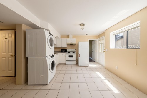 1266 Hudson Street, Coquitlam, BC - Indoor Photo Showing Laundry Room