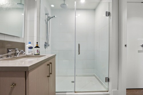 704-1675 Lions Gate Lane, North Vancouver, BC - Indoor Photo Showing Bathroom
