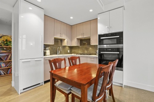 704-1675 Lions Gate Lane, North Vancouver, BC - Indoor