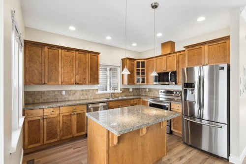 5951 Muir Drive, Richmond, BC - Indoor Photo Showing Kitchen With Double Sink With Upgraded Kitchen
