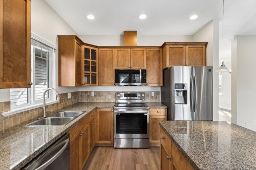 5951 Muir Drive, Richmond, BC - Indoor Photo Showing Kitchen With Double Sink