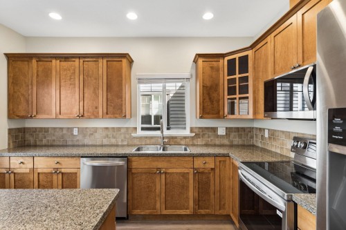 5951 Muir Drive, Richmond, BC - Indoor Photo Showing Kitchen With Double Sink
