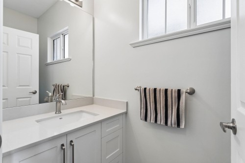 5951 Muir Drive, Richmond, BC - Indoor Photo Showing Bathroom