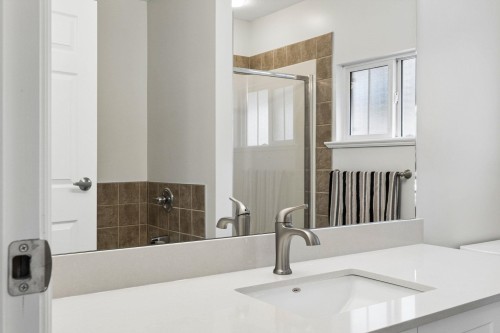 5951 Muir Drive, Richmond, BC - Indoor Photo Showing Bathroom
