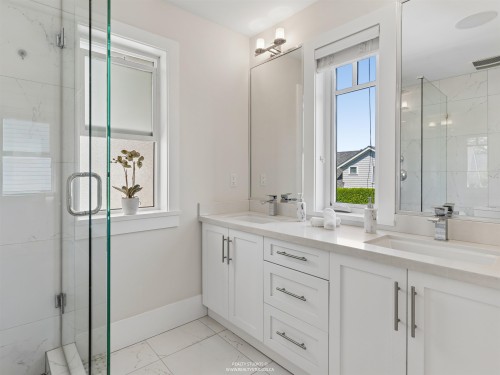 119 27Th Avenue E, Vancouver, BC - Indoor Photo Showing Bathroom