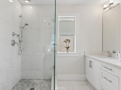 119 27Th Avenue E, Vancouver, BC - Indoor Photo Showing Bathroom