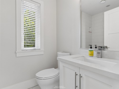 119 27Th Avenue E, Vancouver, BC - Indoor Photo Showing Bathroom
