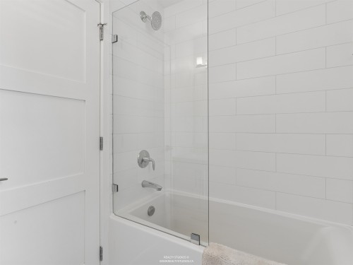 119 27Th Avenue E, Vancouver, BC - Indoor Photo Showing Bathroom