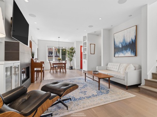 119 27Th Avenue E, Vancouver, BC - Indoor Photo Showing Living Room