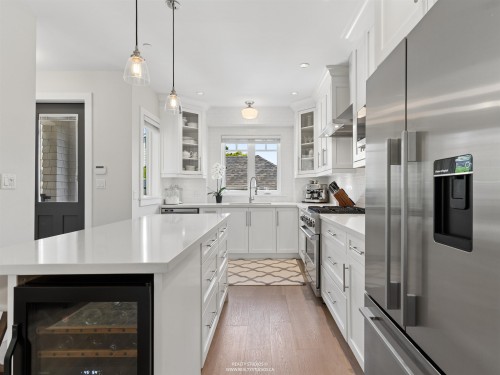 119 27Th Avenue E, Vancouver, BC - Indoor Photo Showing Kitchen With Upgraded Kitchen