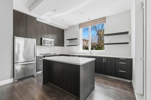 109-550 Seaborne Place, Port Coquitlam, BC - Indoor Photo Showing Kitchen With Upgraded Kitchen