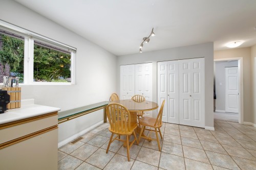 12209 Skillen Street, Maple Ridge, BC - Indoor Photo Showing Dining Room