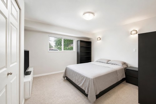 12209 Skillen Street, Maple Ridge, BC - Indoor Photo Showing Bedroom