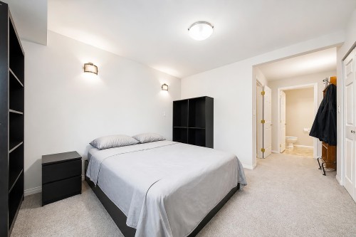 12209 Skillen Street, Maple Ridge, BC - Indoor Photo Showing Bedroom